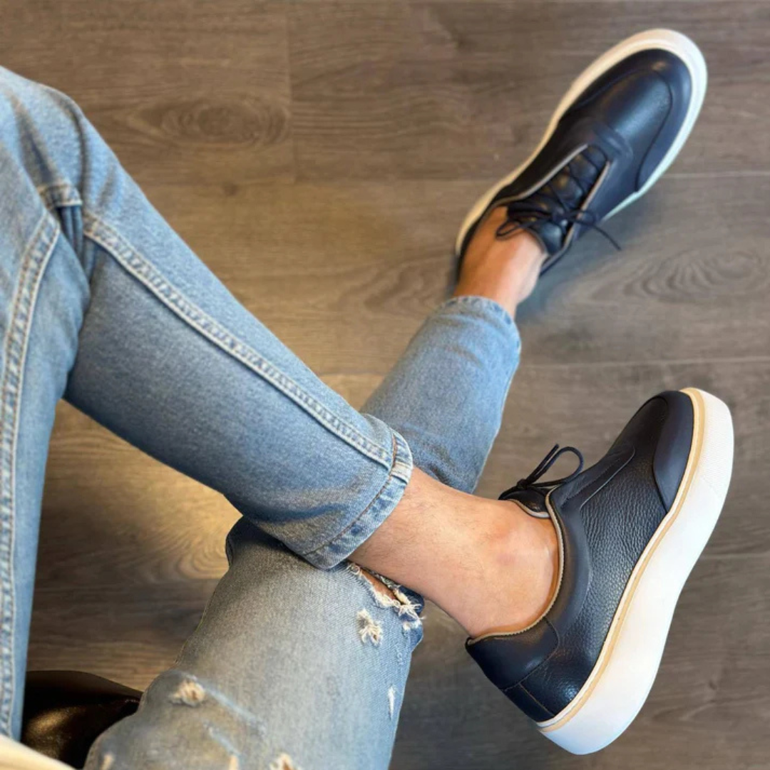 Adidași din skine neagră cu talpă groasă pentru bărbați