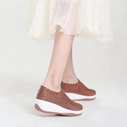 Adidași brodați elegante, cu toc elastic 