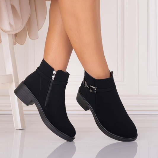 Ghete de damă în stil casual cu căciulă termică 