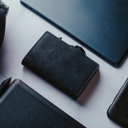 Geantă luxoasă cu protecție RFID și design compact