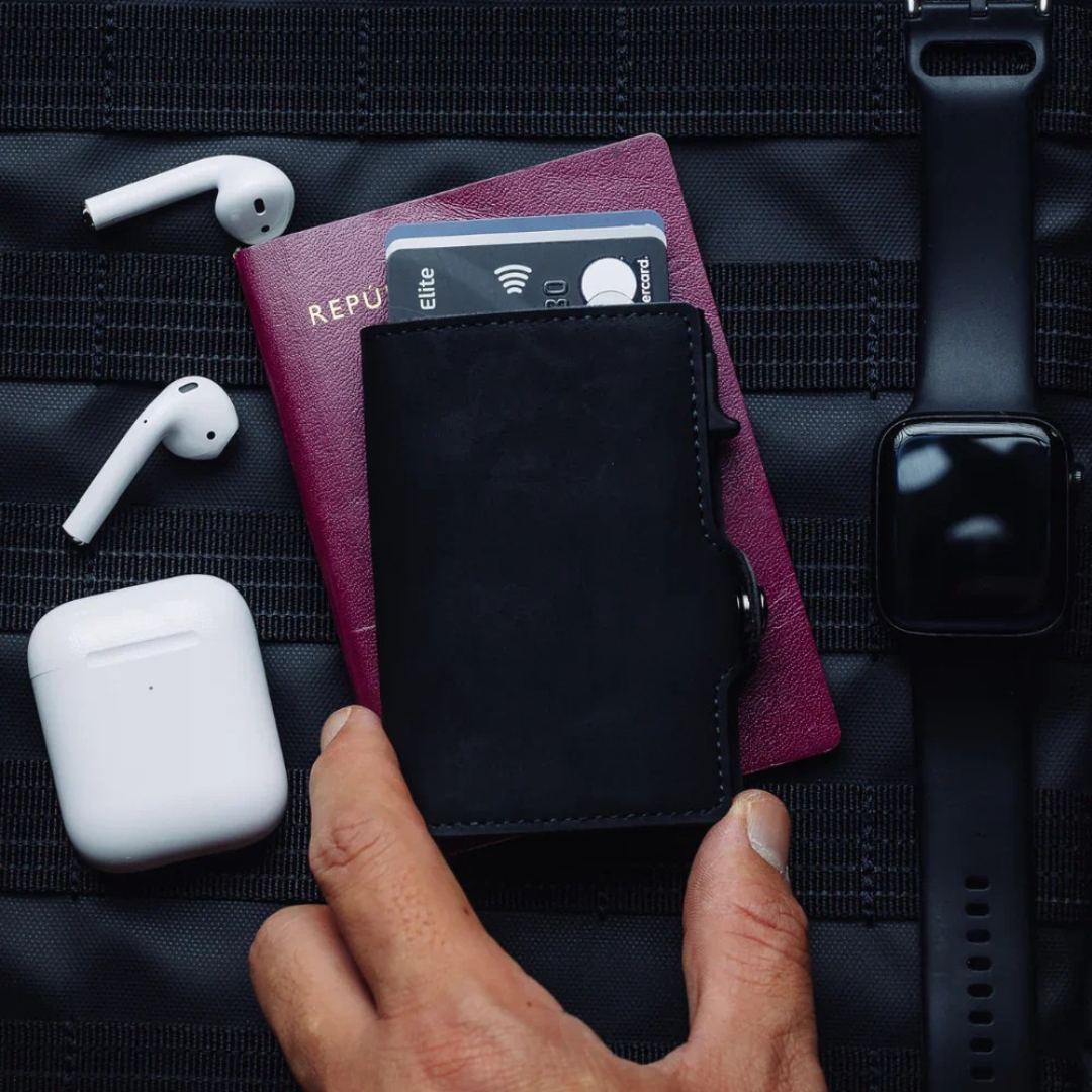 Geantă luxoasă cu protecție RFID și design compact