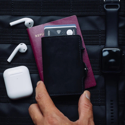 Geantă luxoasă cu protecție RFID și design compact