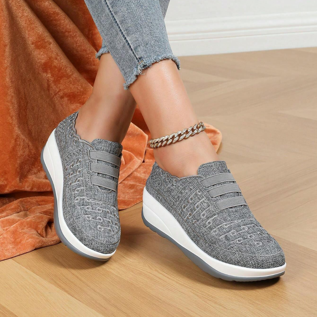 Adidași brodați elegante, cu toc elastic 