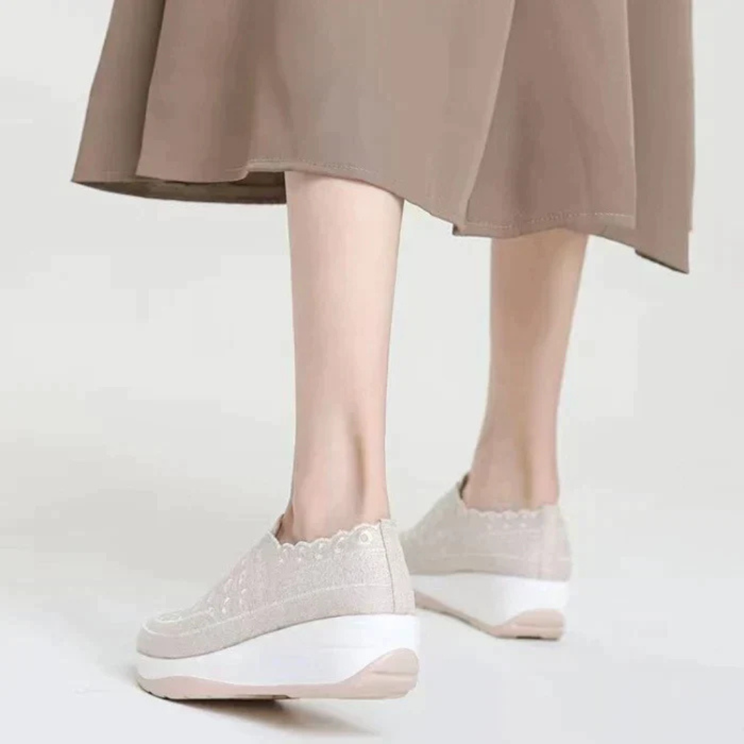 Adidași brodați elegante, cu toc elastic 